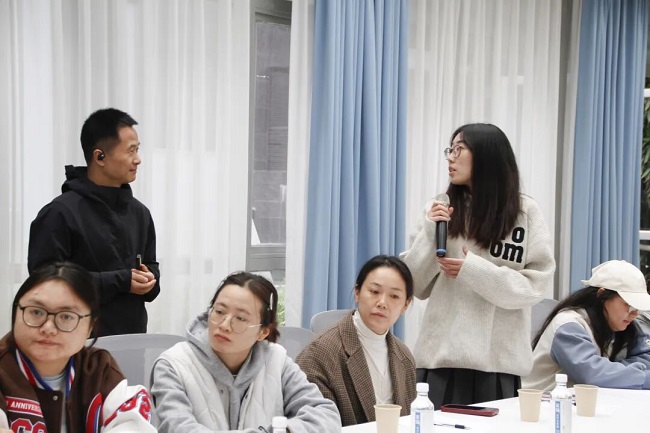 深入一線聽民意！成都市人大代表龔曉鷗在火車南站街道開展就業指導專題分享活動 第3張