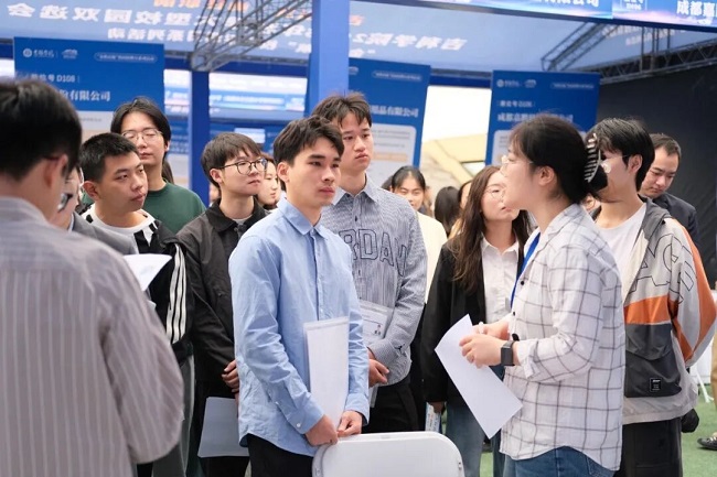 300家名企齊聚！瑞方人力助力吉利學院供需精準匹配 第3張